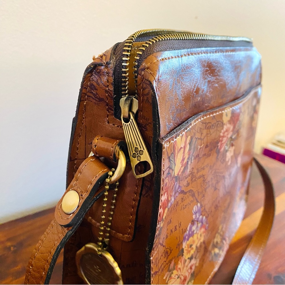Patricia Nash Nazaire English Garden Heritage Leather  Crossbody - Picture 4 of 8